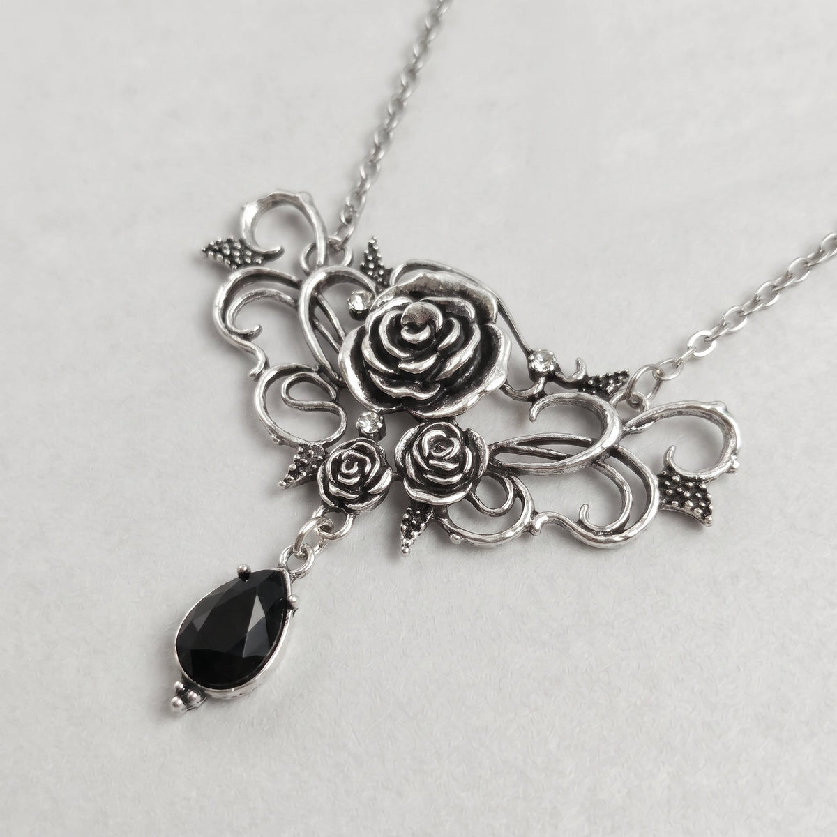 The Victorian Rose Necklace